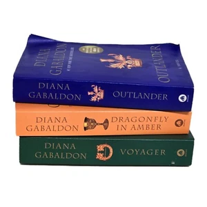  OUTLANDER Series - Lot of 3 (#1-3)  Diana Gabaldon Dragonfly In Amber Voyager - Picture 1 of 7
