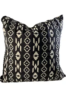 Canaan, Cuscino da Lancio in Velluto a Coste Tribale Boho Bianco 22" x 22" Nero | Piuma + Piumino - Foto 1 di 3