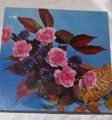 VINTAGE BOX 3 LADIES HANKIES WHITE , Embroidered Flower + Lace . Hem - Image 1 of 4