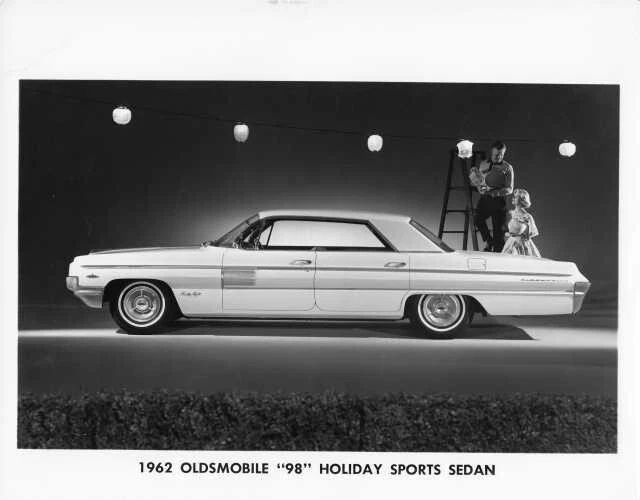 1962 Oldsmobile 98 Holiday Sports Sedan Press Photo 0060 - Image 1 of 1