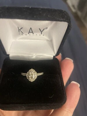 Anillo de compromiso  Foto 1 de 3