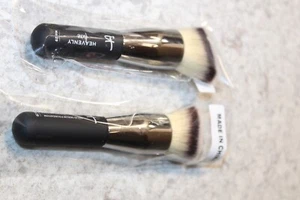 2x IT COSMETICS Heavenly Luxe Solid Serum Foundation Brush #29 Lot 2 Travel Size - Picture 1 of 3