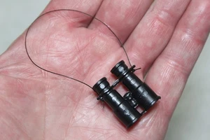 Binoculares negros vintage GI Joe 1964 con correa - Imagen 1 de 5