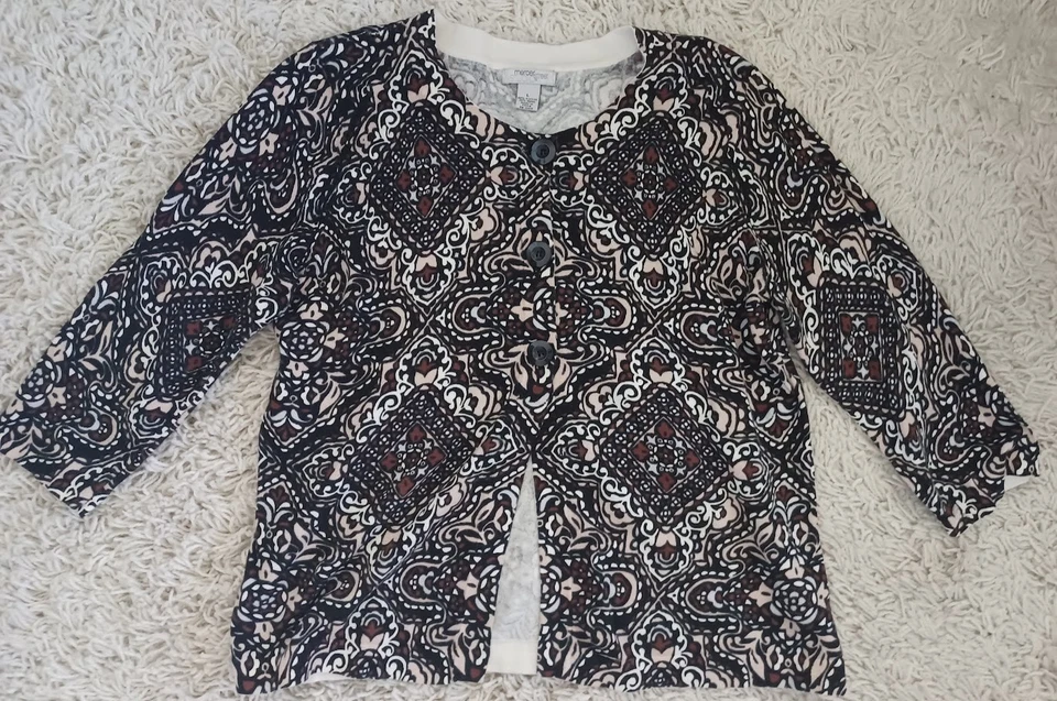 Cárdigan Mercer Street Studio para mujer con 3 botones talla grande tejido estampado ornamentado Foto 1 de 4