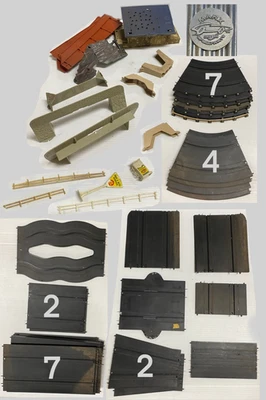 LOTE de accesorios mixtos de pista de carreras de coches ranura escala 1:32 Marx años 60 vintage Foto 1 de 4