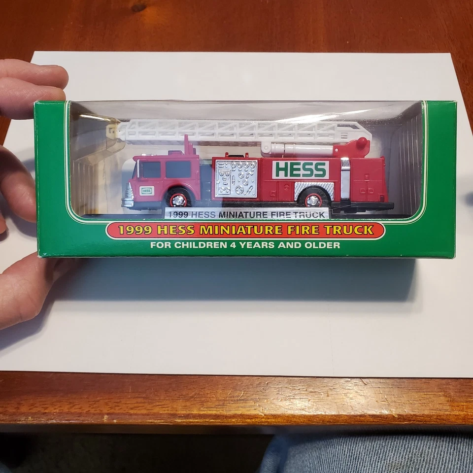 Camión de bomberos Hess 1999 miniatura nuevo en paquete Foto 1 de 1