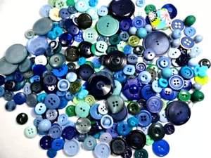 280 PULSANTI ASSORTITI BLU E VERDE miscela acrilica 2 fori e 4 fori artigianato da cucire - Foto 1 di 1