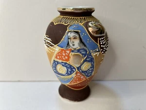 Small Hand Painted Japanese Moriage Dragon Ware Porcelain Vase 4” Tall  - Picture 1 of 10