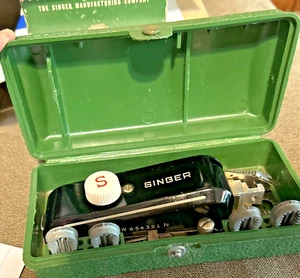 Vtg Singer Buttonholer 160506 Attachment & Case 7 Templates - Picture 1 of 7