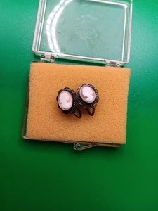 Orecchini antichi vintage con cammeo a conchiglia intagliati a mano - Foto 1 di 10