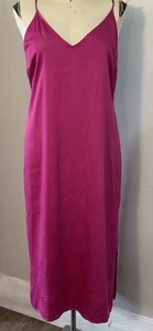 Old Navy Raspberry Tart Satin Slip Maxi Dress Smocked Slit Sexy Glam Gr. L Neu mit Etikett - Bild 1 von 14