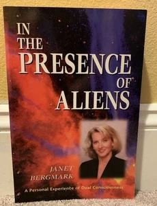 IN THE PRESENCE OF ALIENS VINTAGE UFO FLYING SAUCER EXTRATERRESTRIAL BOOK - Picture 1 of 8