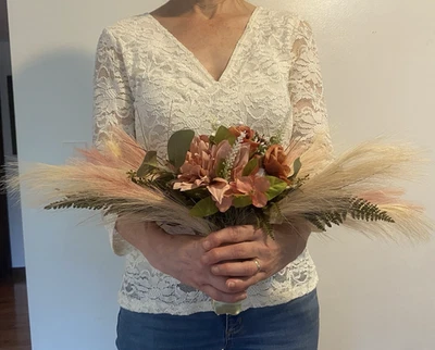 Ramo de boda nupcial hecho a mano económico amigable flores sintéticas blanco rosa verde Foto 1 de 4