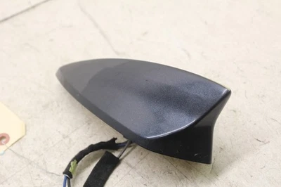 Chevrolet Camaro SS 2016-2024 OEM montaje de antena de techo GJI código de color 84656570 Foto 1 de 4