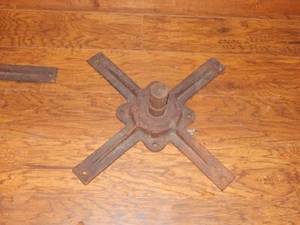 VINTAGE CAST IRON - CHICAGO HARDWARE FOUNDRY - BASE BAR STOOL? - Picture 1 of 5