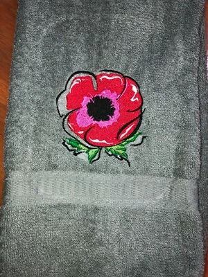 Toalla de mano de baño bordada GRIS flor de amapola roja Día de los Caídos HS1910 Foto 1 de 3