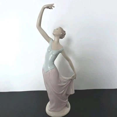 Lladro Nao Porcelain Figurine The Dance is Over 1994, Ballerina #1204. Excellent - image 1 of 4
