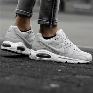 air max command 42.5