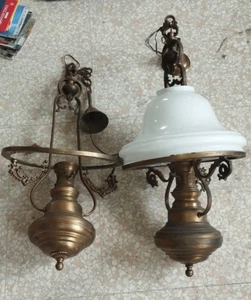 ANNI 50 - ANTICHI LAMPADARI OTTONE E RAME, UNO SENZA CAMPANA DI VETRO - Picture 1 of 4