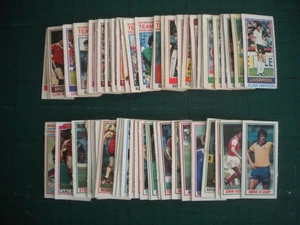 70 MIXED TOPPS FOOTBALLER 81 & 82 (1981 &1982) CARDS - PINK & BLUE BACKS - Picture 1 of 2