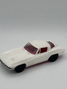 Vintage 1965 Korris Kars Chevrolet Corvette 7" bianco/rosso plastica - Foto 1 di 18
