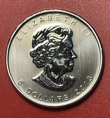 Hoja de arce de plata Canadá 2013 $5, 1 oz, plata .9999, gema. Algo de tonificación ligera. Foto 1 de 2