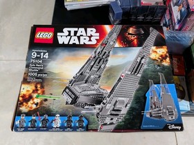 LEGO Star Wars: Kylo Ren's Command Shuttle (75104)