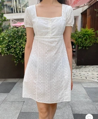 Vestido Brandy Melville Blanco Floral Blair Botón Manga Corta Raro Exclusivo de Asia Foto 1 de 3