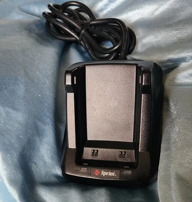 Sprint PCS 快速台式机充电器型号 #CDT-2000 适用于 Sprint PCS 手机。 — 第 1/2 张图片