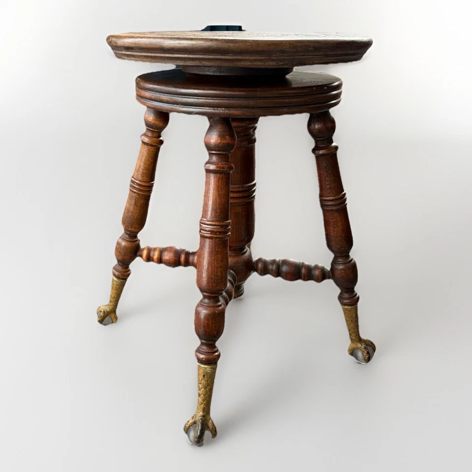 Gran taburete de piano victoriano antiguo de roble con patas de garra de bola de vidrio Foto 1 de 4