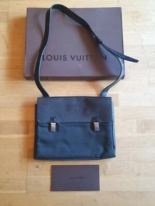 Bolso mensajero Louis Vuitton Taiga para hombre 100 % genuino negro - Imagen 1 de 11