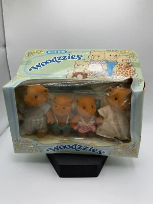 VINTAGE BLUE BOX TOYS WOODZZIES BEAR FAMILY 1974 - Box Shows Wear - Image 1 of 4