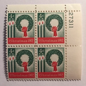 1962 Block of 4 cent Christmas Wreath Stamps - Picture 1 of 2