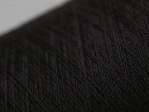 A26 (40€/kg) 1200g YORK REINE SCHURWOLLE MERINO EXTRAFEIN D´BRAUN (60/2) Zwirn - Bild 1 von 2