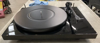 Pro-Ject Debut Carbon USB - Black - UNTESTED - FOR PARTS or REPAIR *READ* - Image 1 of 4