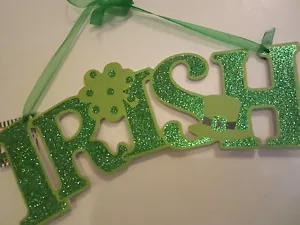 ST. PATRICK'S DAY "IRISCH" SCHILD PLAKETTE & VIELE KELLY GRÜNE GLITZER KLEEBLÄTTER - Bild 1 von 5