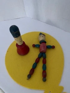 Vintage hölzerner Clown Puppe und Glocke Spielzeug - Bild 1 von 2