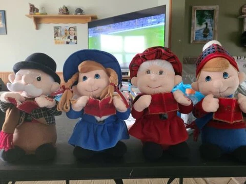 Preferred Plush Interactive Singing & Dancing Christmas Carolers Rare Set of 4 Cover