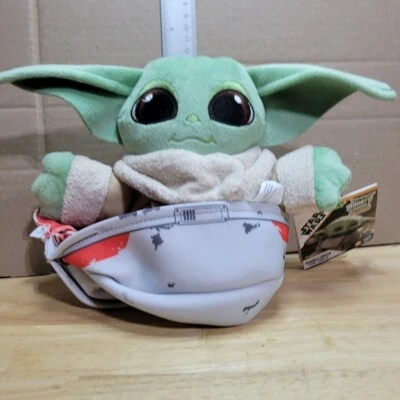 Juguete de peluche escondido Star Wars Mandalorian Bounty Collection (The Child) Baby Yoda Foto 1 de 4