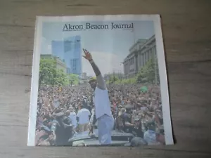 LeBron James Cleveland 2016 NBA Champions PARADE Akron Beacon Journal Zeitung - Bild 1 von 5