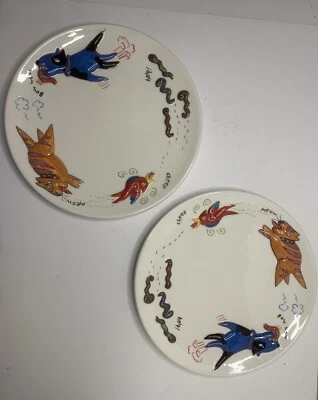 2 салатные тарелки Studio Nova «Пищевая цепочка» черви птица кошка собака 8 дюймов 3D НОВЫЕ без коробки - Изображение 1 из 4