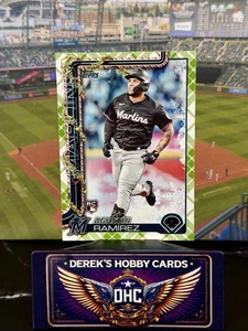 2025 Topps Holiday - Agustín Ramírez RC #H19 Green Plaid Advent - Marlins Rookie - Imagen 1 de 3