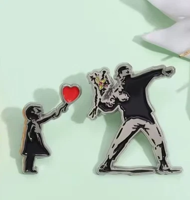 Anstecker Button Pin Metall Pins Badge Banksy Set Blumenwerfer + Mädchen ballon - Bild 1 von 3