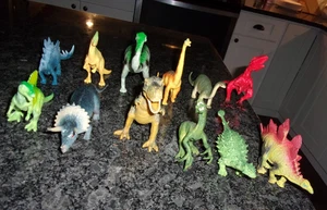 DINOSAUR FIGURES LOT of 12 - Plastic - MEDIUM SIZES Jurassic Triceratops T Rex - Picture 1 of 7