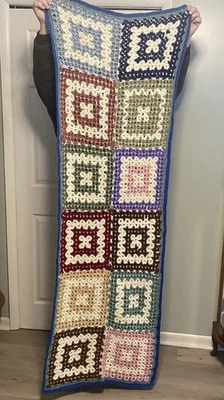 "Manta trasera sofá afgano de ganchillo cuadrado abuela de colección 24"" de ancho 72"" de largo" Foto 1 de 3