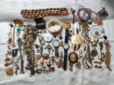 Lot bijoux , montres , anciens , vintage , à trier. - Immagine 1 di 4