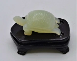 Vintage Hand Carved Turtle on Stand. Made from Jade with Lots of Details - Picture 1 of 2