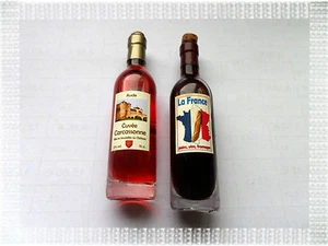 Set mit 2 Magneten Magneten Weinflasche 1 Rot und 1 Rosé Neu - Bild 1 von 1