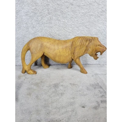 Estatuilla de león de madera tallada a mano estatua animal decoración de safari africano Foto 1 de 4