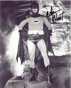 Foto firmata Adam West Batman B&W 8X10 RP GARANZIA ORIGINALE RP AUTO con cacao - Foto 1 di 1